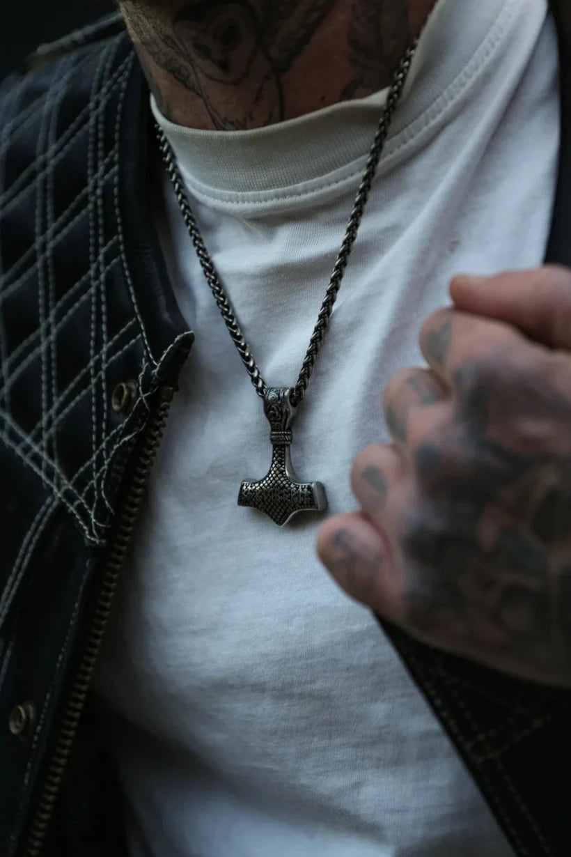 MJÖLNIR PENDANT & CHAIN